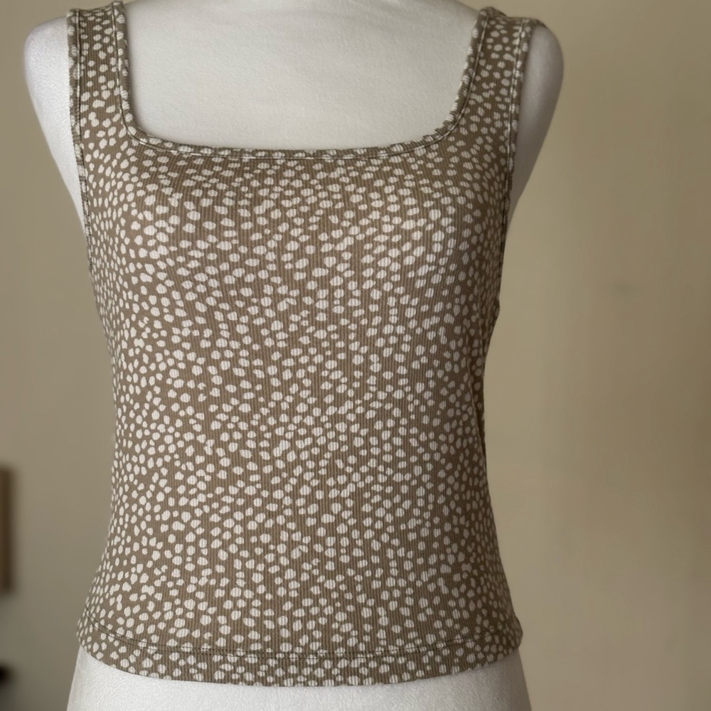 Old Navy Tan and White Patterned Tank Top Size Medium